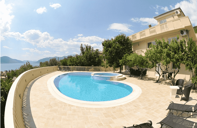 Breathtaking Villa with big pool and yard for sale in Tivat — photo 11
